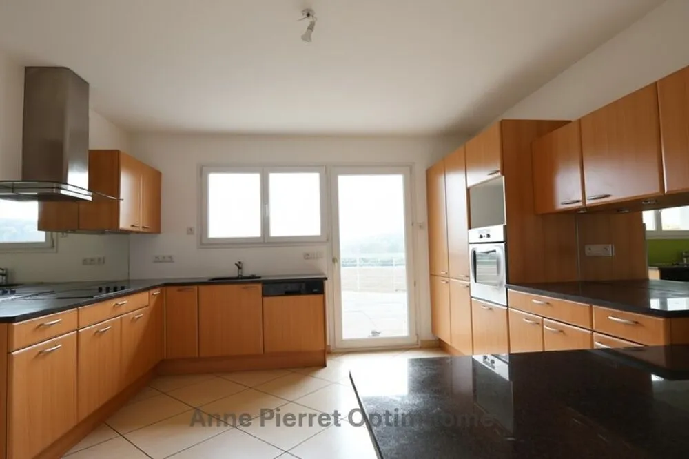 Cuisine - Maison Contemporaine avec Vue Panoramique à Vaux-devant-Damloup