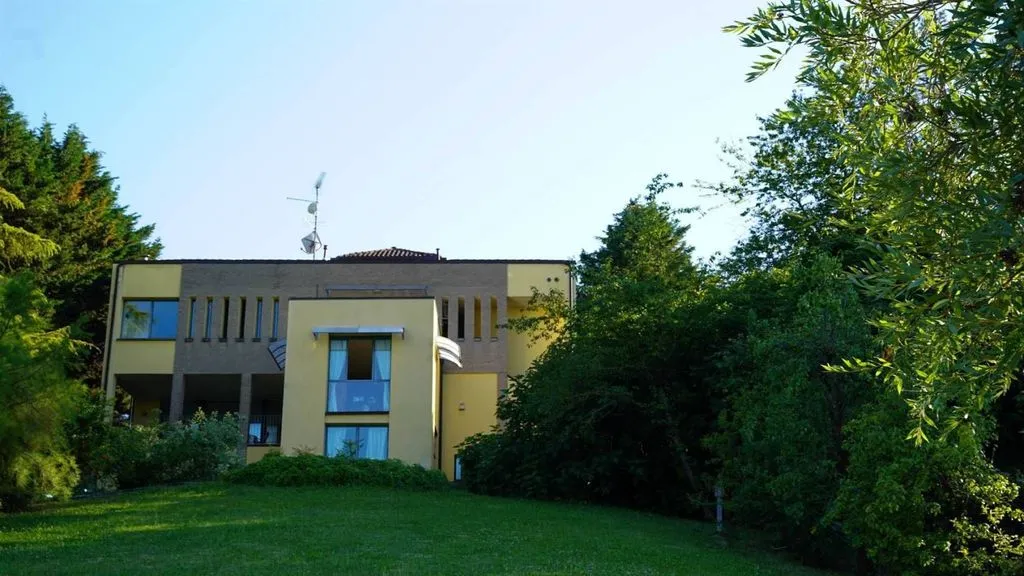 Exterior - Detached Villa with Panoramic View in Traversetolo
