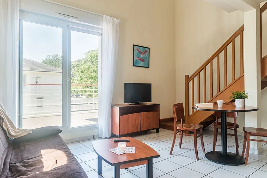 Séjour - Duplex meublé avec balcon à Nantes