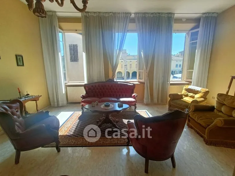 Elutuba - Townhouse with Piazza View in Brescello