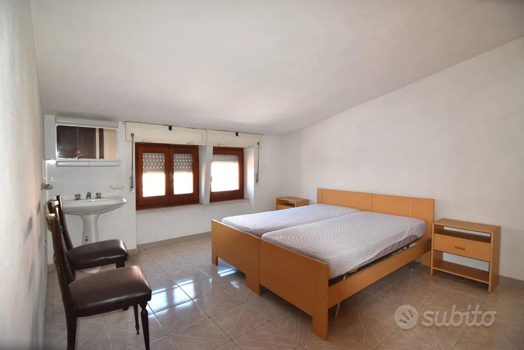 Chambres - Spacious Apartment with Triple Exposure in Macomer