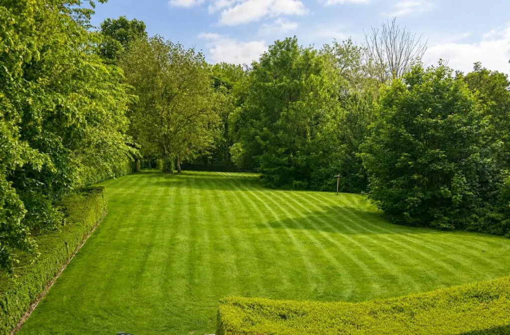 Giardino - Charming Villa with French Facade in Prestigious Area