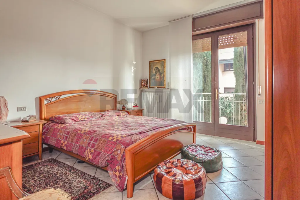 Magamistoad - Bifamily House with Terrace in Gorla Minore