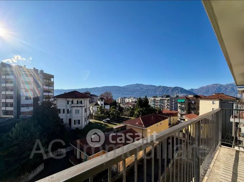 Rõdu - Penthouse with Panoramic Views in Verbania