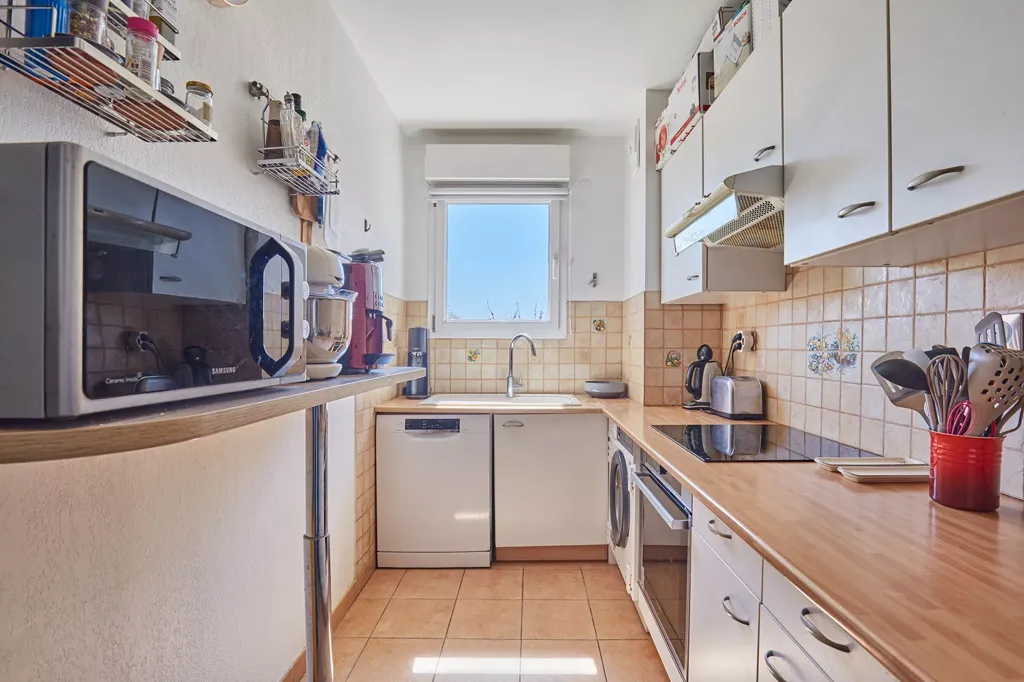 Cuisine - Appartement Traversant avec Terrasse à Aix-en-Provence