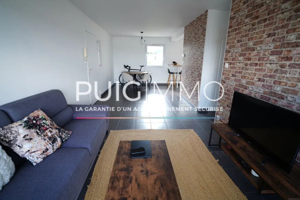 Soggiorno - Modern Flat with Balcony in Quiet Building