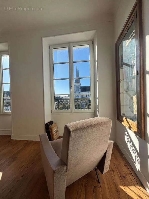 Soggiorno - Renovated Apartment with Light in Pau Centre