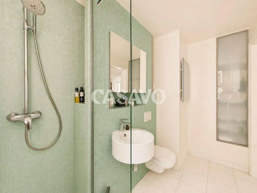 Salles de bain - Appartement Rénové avec Triple Orientation au 7ème Arrondissement