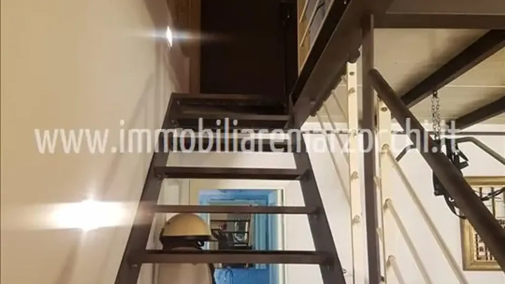 Pièces - Rustic Apartment with Balcony in Siena