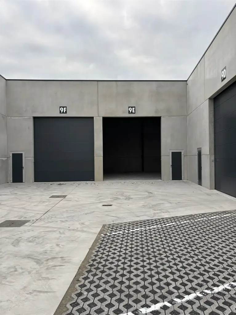 Garage - Local commercial à OOSTVLETEREN