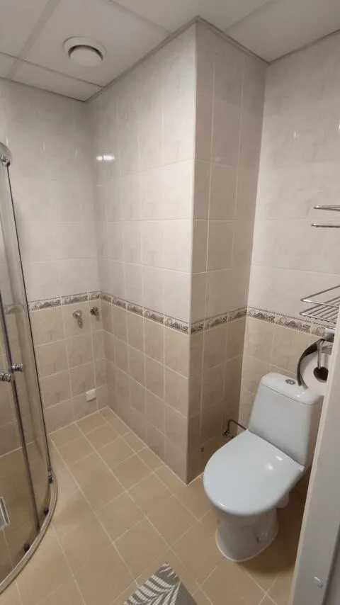 Salles de bain - Two-Bedroom Apartment with Balcony in Central Location