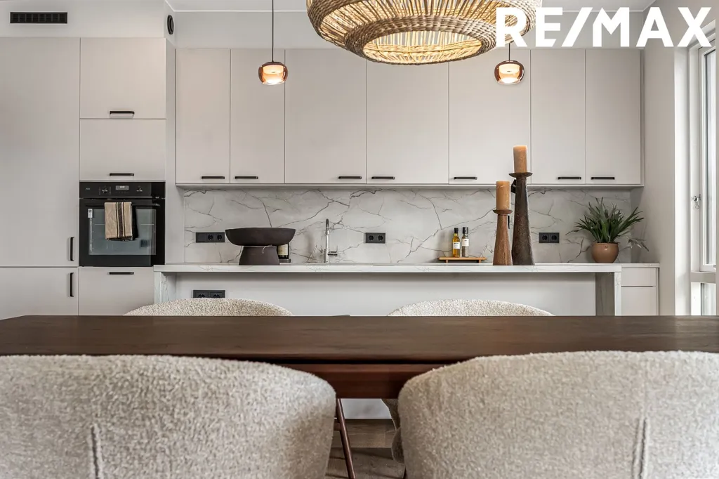 Salle à manger - 5-Bed Apartment with Balcony in Álftanes