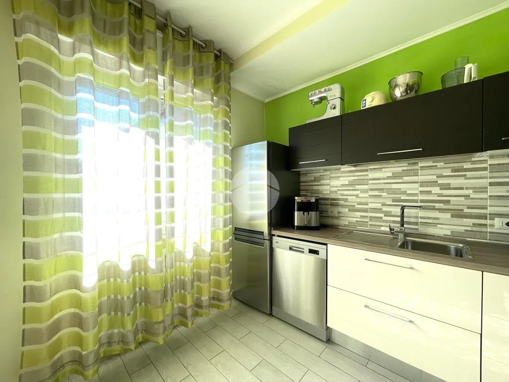 Cuisine - Renovated Apartment with Mountain View in Brescia