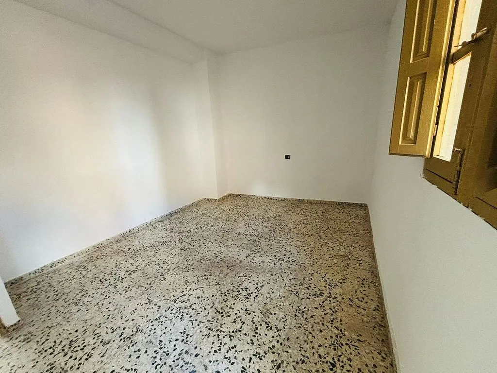 Pièces - Semi-detached House for Renovation in Calicasas