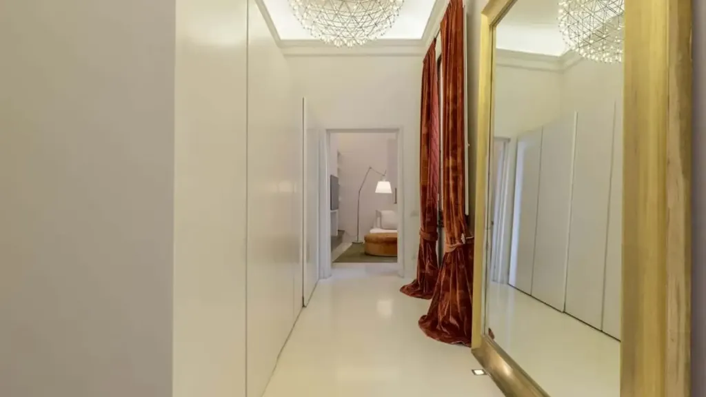 Hallway - Renaissance-Style Apartment with Terrace in Florence
