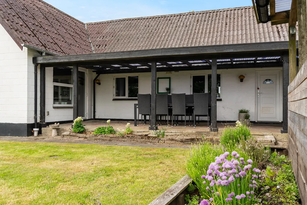 Terrass - Historic Villa with Garden in Aulum