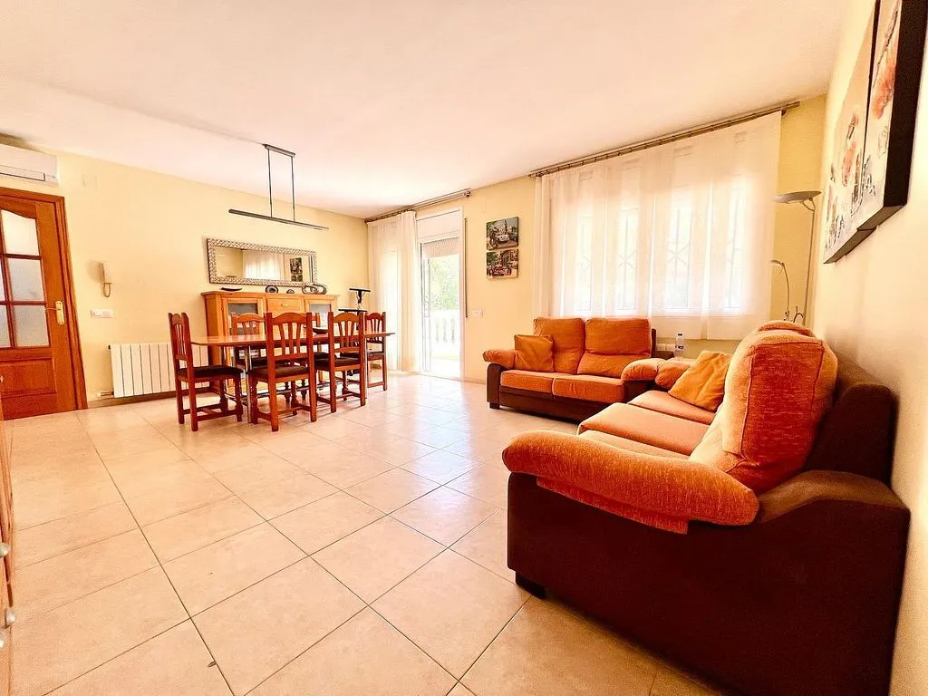 Söögituba - Chalet with Pool and Terrace in Calafell Parc