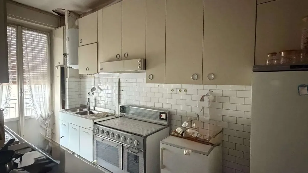 Köök - Spacious Apartment with Balconies in Piacenza
