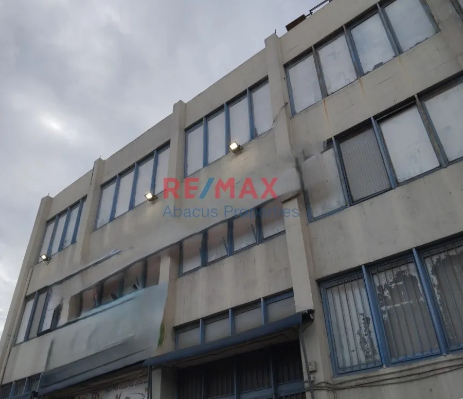 Välivaade - Commercial Building with Logistics Potential in Agios Ioannis Rentis