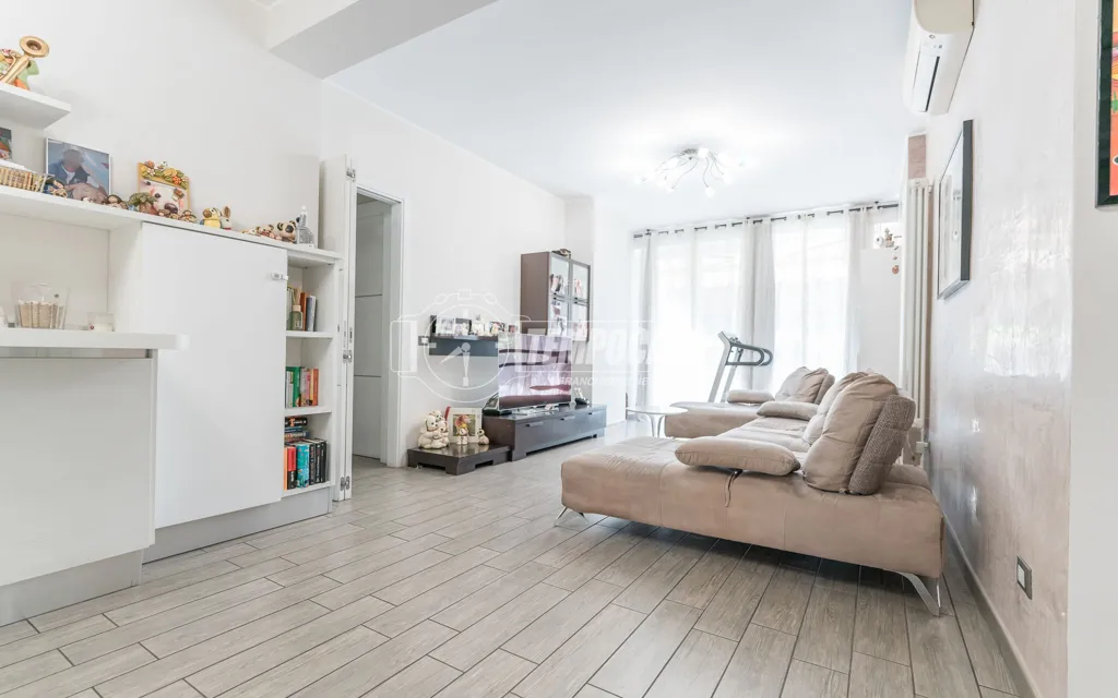 Séjour - Quadrilocale with Private Gardens in Milan