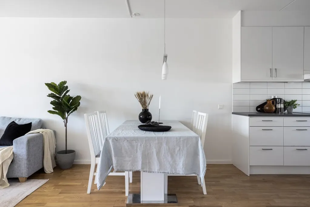 Söögituba - Apartment with South-Facing Balcony in Vallhamra
