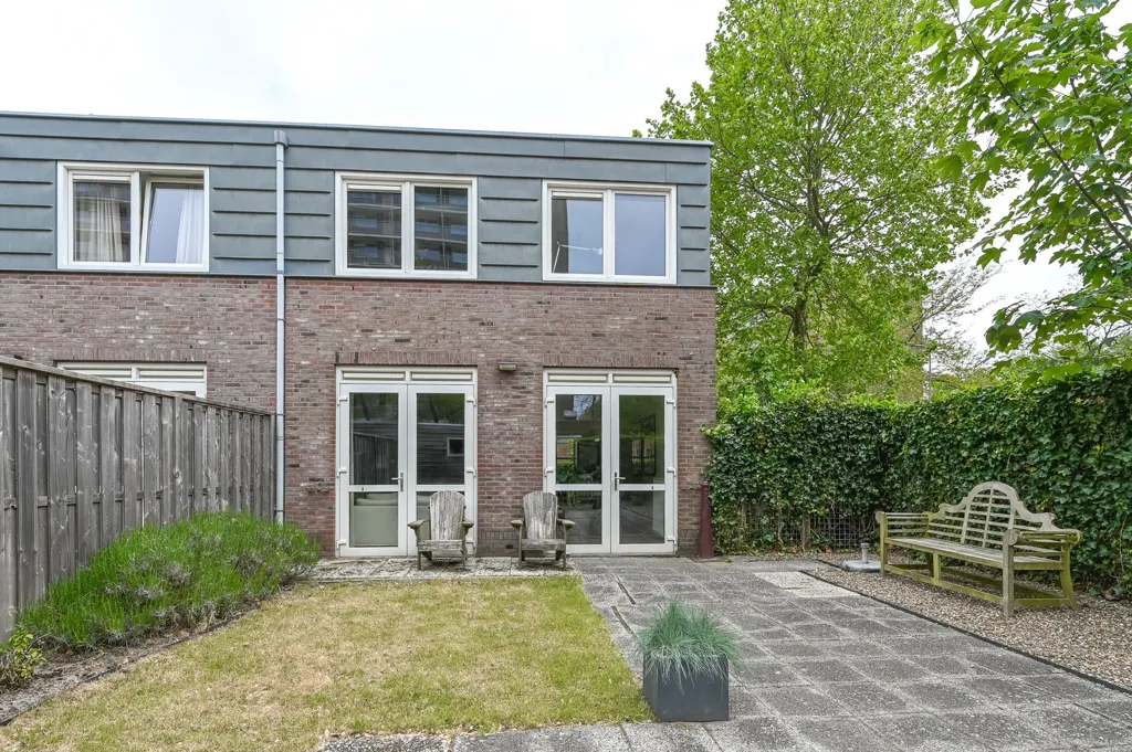 Jardin - Extended Corner House with Garden in Heemstede