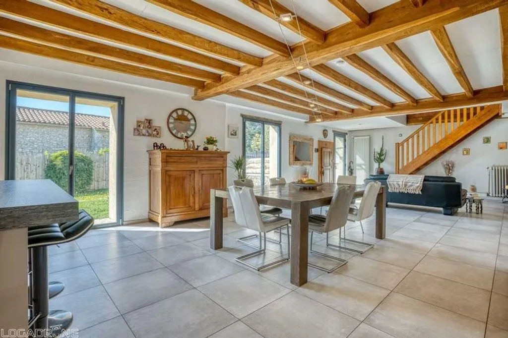 Sala da pranzo - Renovated Stone Farmhouse with Pool in Saint-Perdoux