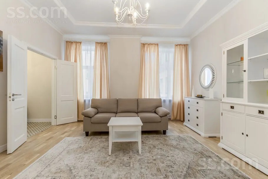 Elutuba - Modern Apartment with Courtyard View in Riga Centre