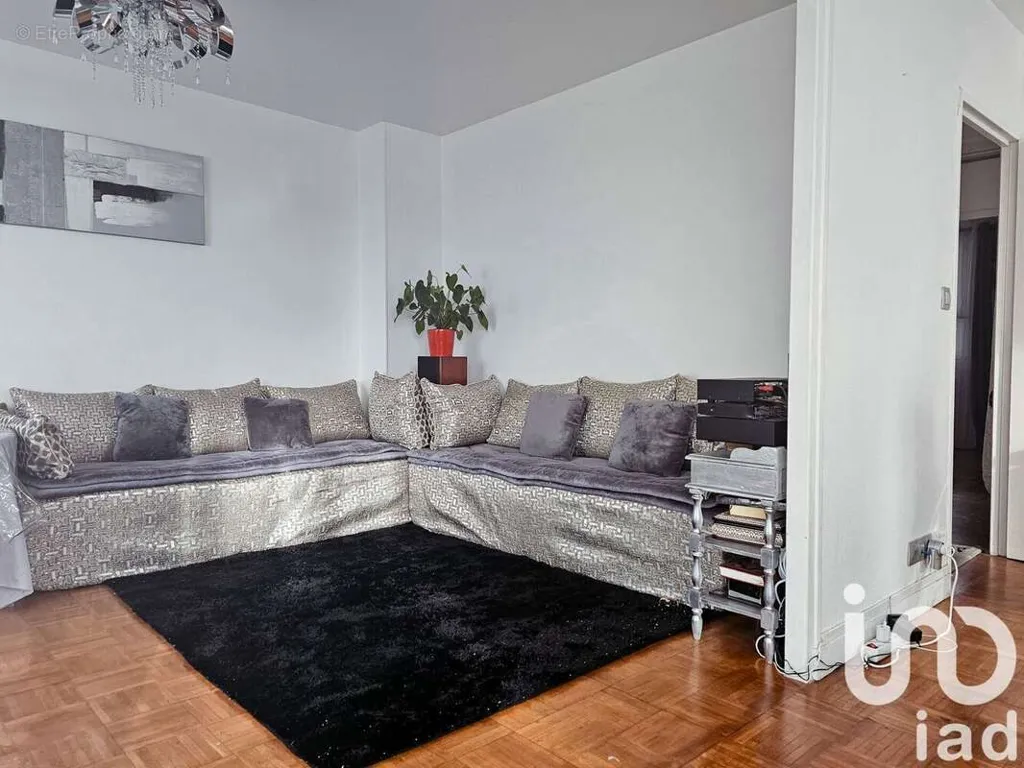 Bright Apartment with Parking in Limoges