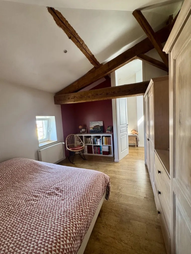 Chambres - Maison historique avec grand terrain à Montanay