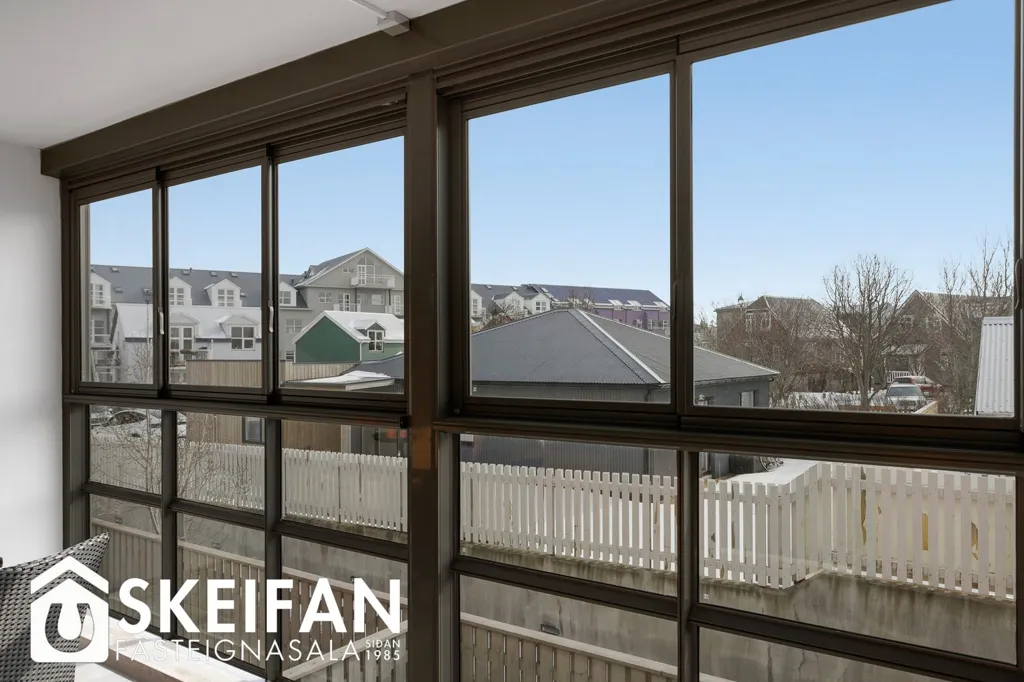 Balcon - Bright 3-Bed Apartment with Balcony in Reykjavik