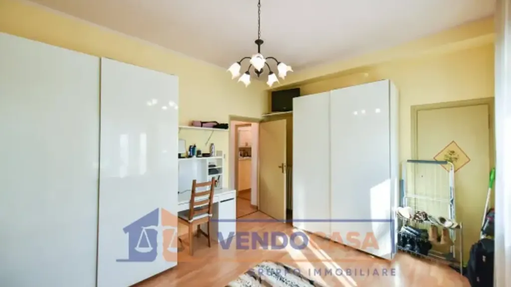 Chambres - Central Trilocale with Balcony in Turin