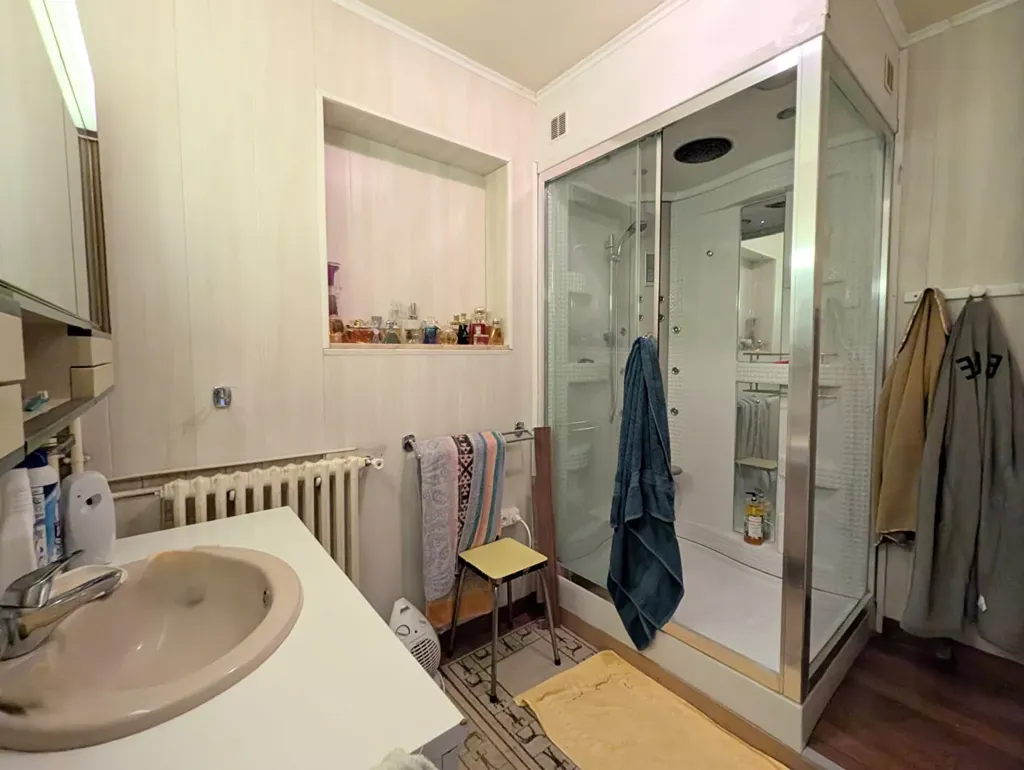 Salles de bain - Appartement Traversant avec Balcon à Clamart