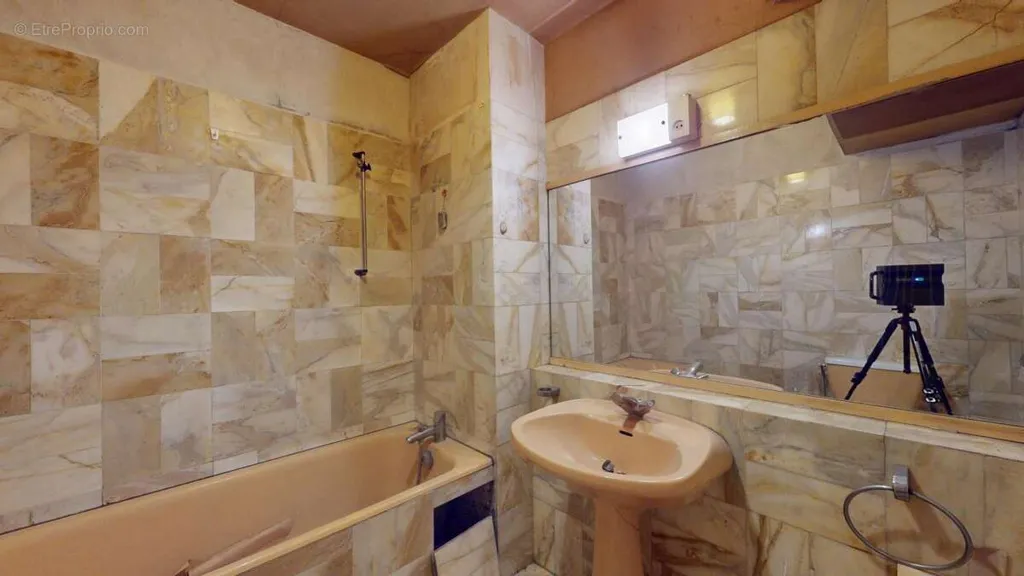 Salles de bain - Studio avec Ascenseur près du Jardin du Luxembourg