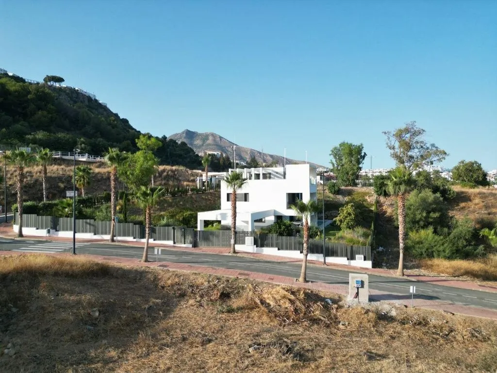 Aed - Luxury Villa Plot with Beach Proximity in Benalmádena