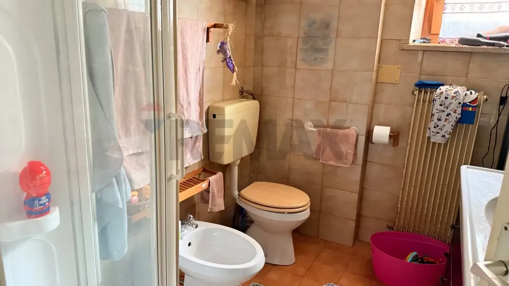 Salles de bain - Rustic Villa with Garden in Fonzaso