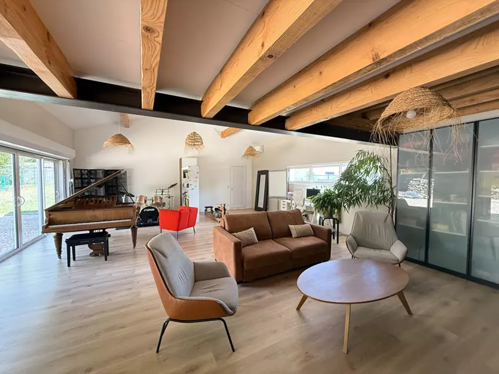 Elutuba - Architect-Designed Villa with Pool in Fléac