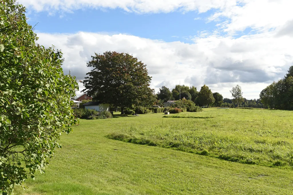 Aed - 1960s House with River View in Grisbacka