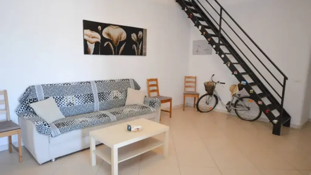 Elutuba - Four-Room Apartment with Balcony in Crosia