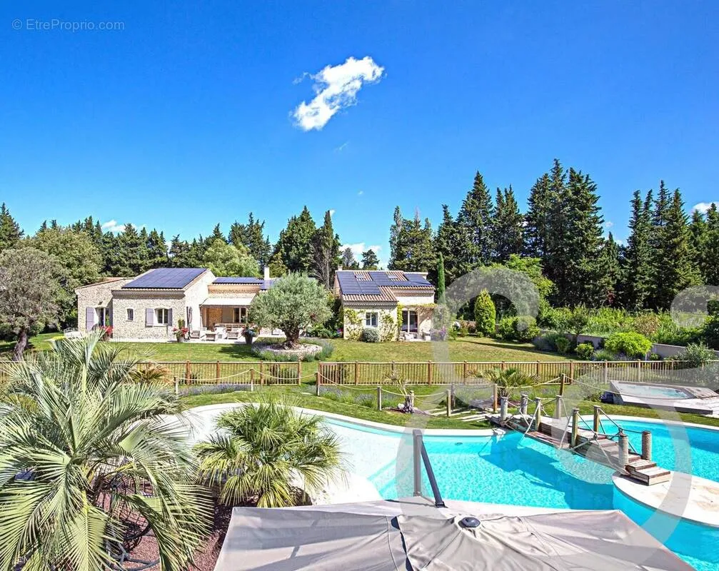 Õhuvaade - Provençal House with Pool in Orgon