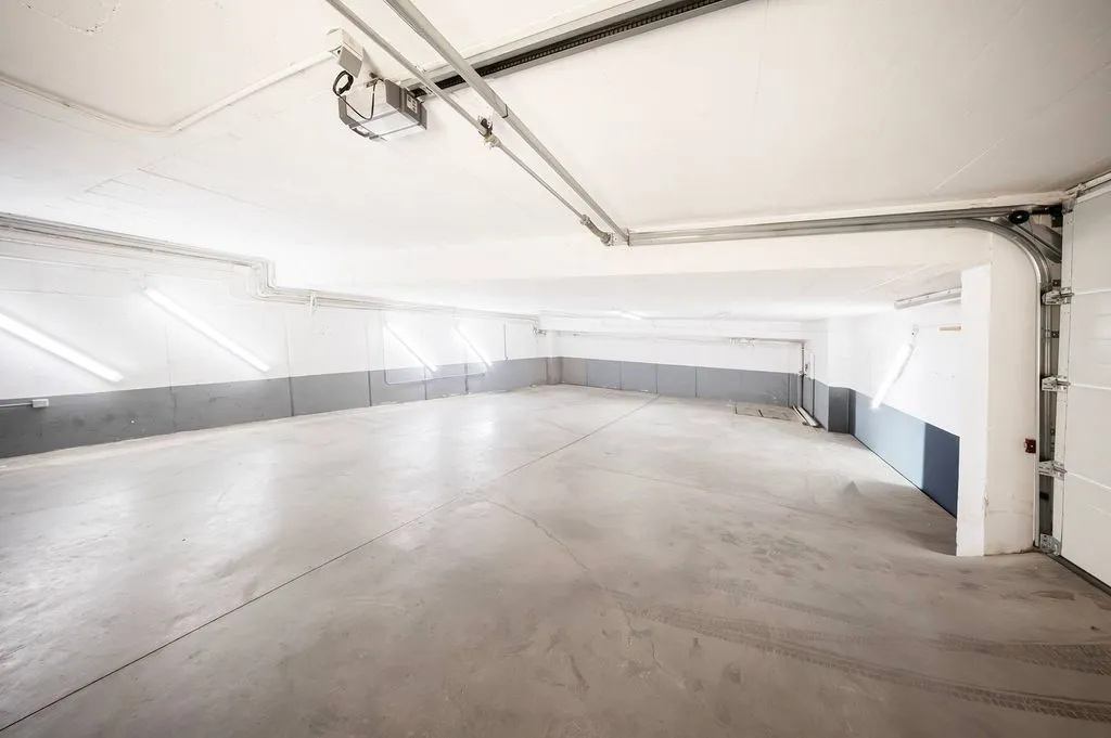 Garaaž - Luxury Villa with Pool in Chamartín, Madrid