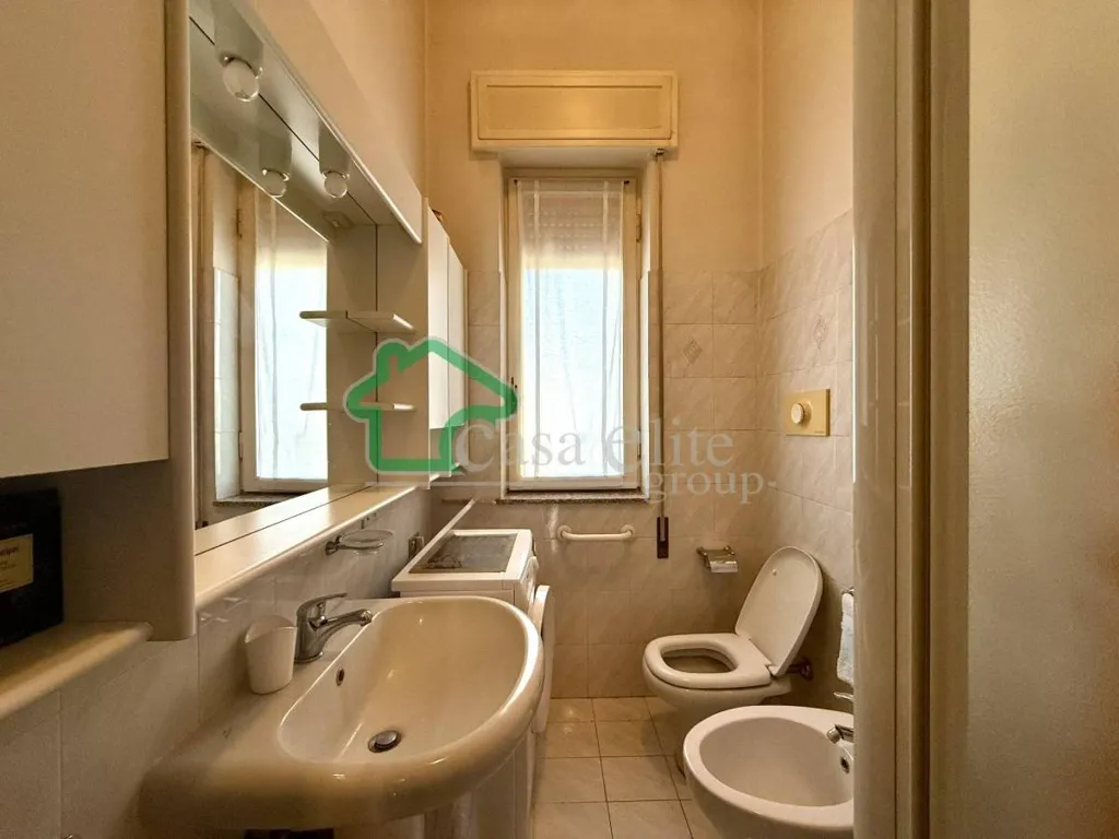 Salles de bain - Elegant Triplex with Balcony in Lodi