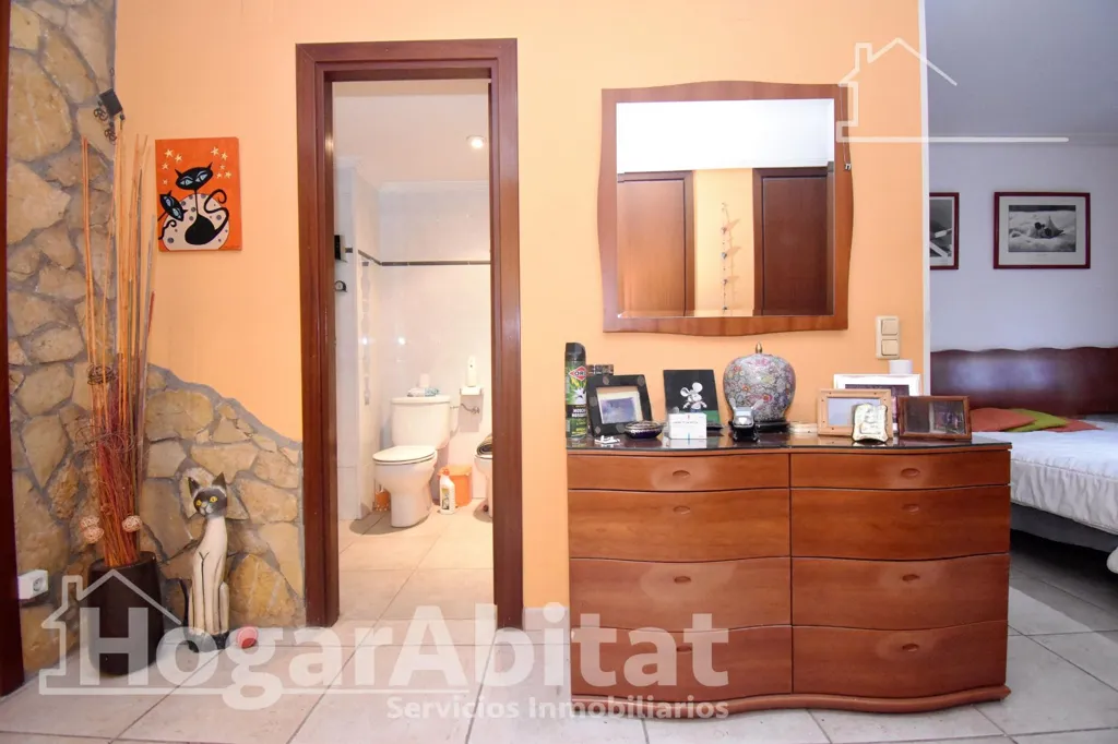 Chambres - Spacious Corner Flat with Garden View in Castellón