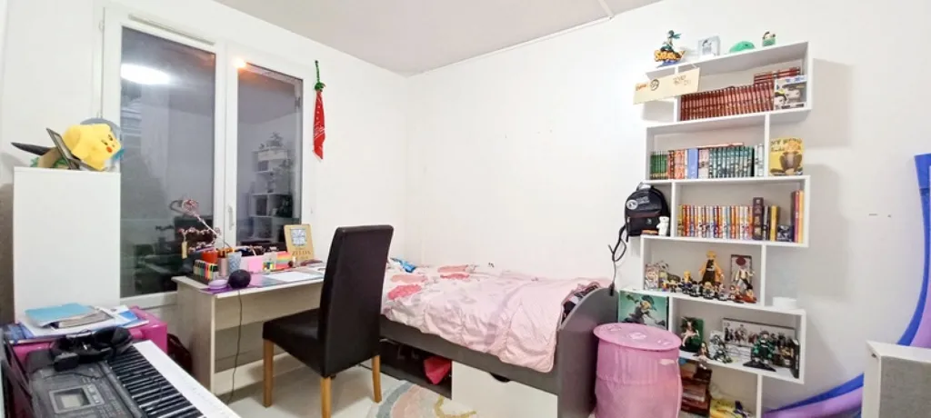 Bedrooms - Three-Bedroom Apartment with Terrace in Collonges