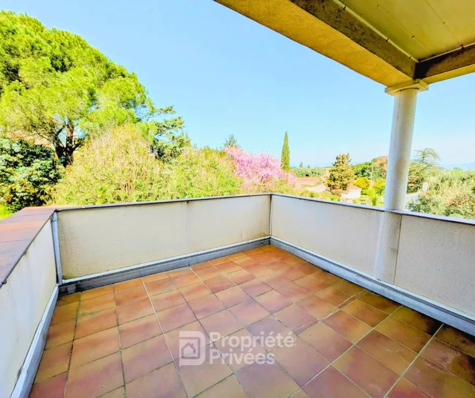 Terrass - Traditional Villa with Pool in Quiet Setting