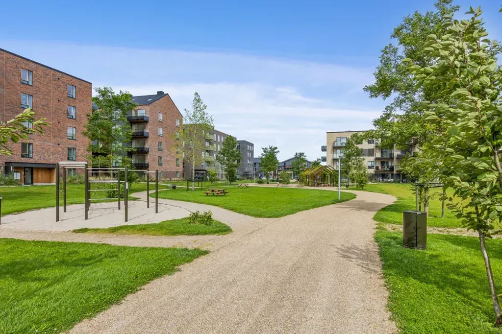 Aed - 3-Bed Flat with Balcony in Odense