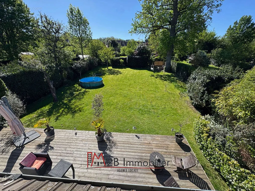 Giardino - Charming House with Garden in Residential Area