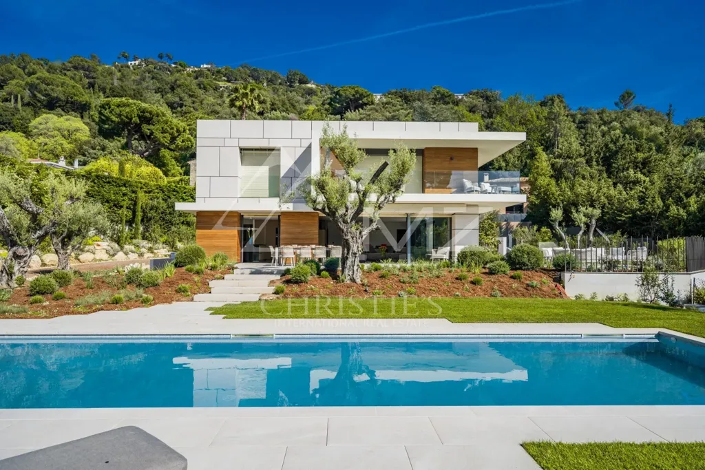 Pool - Contemporary Villa with Pool in Cannes