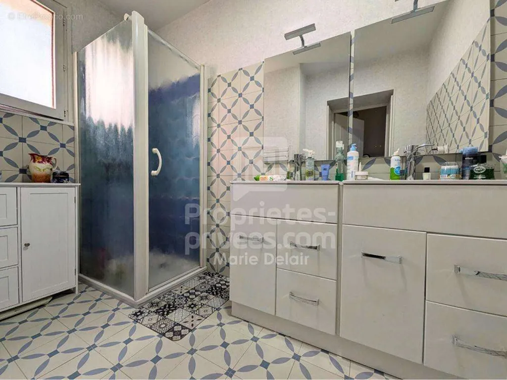 Salles de bain - Maison 4 pièces à Neuvy-Sur-Loire