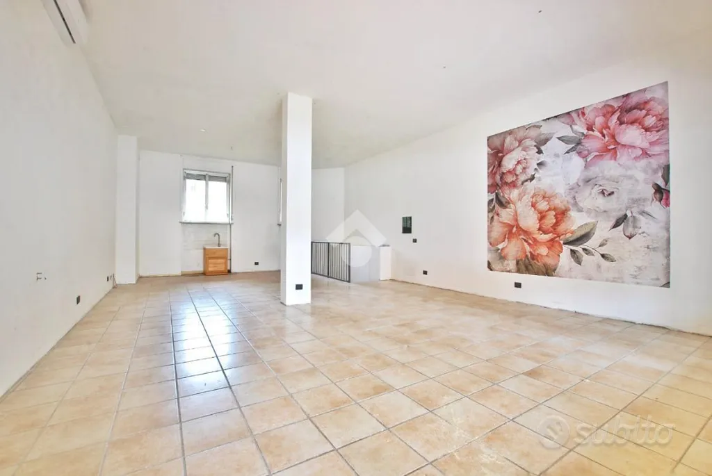 1-room commercial property in IT